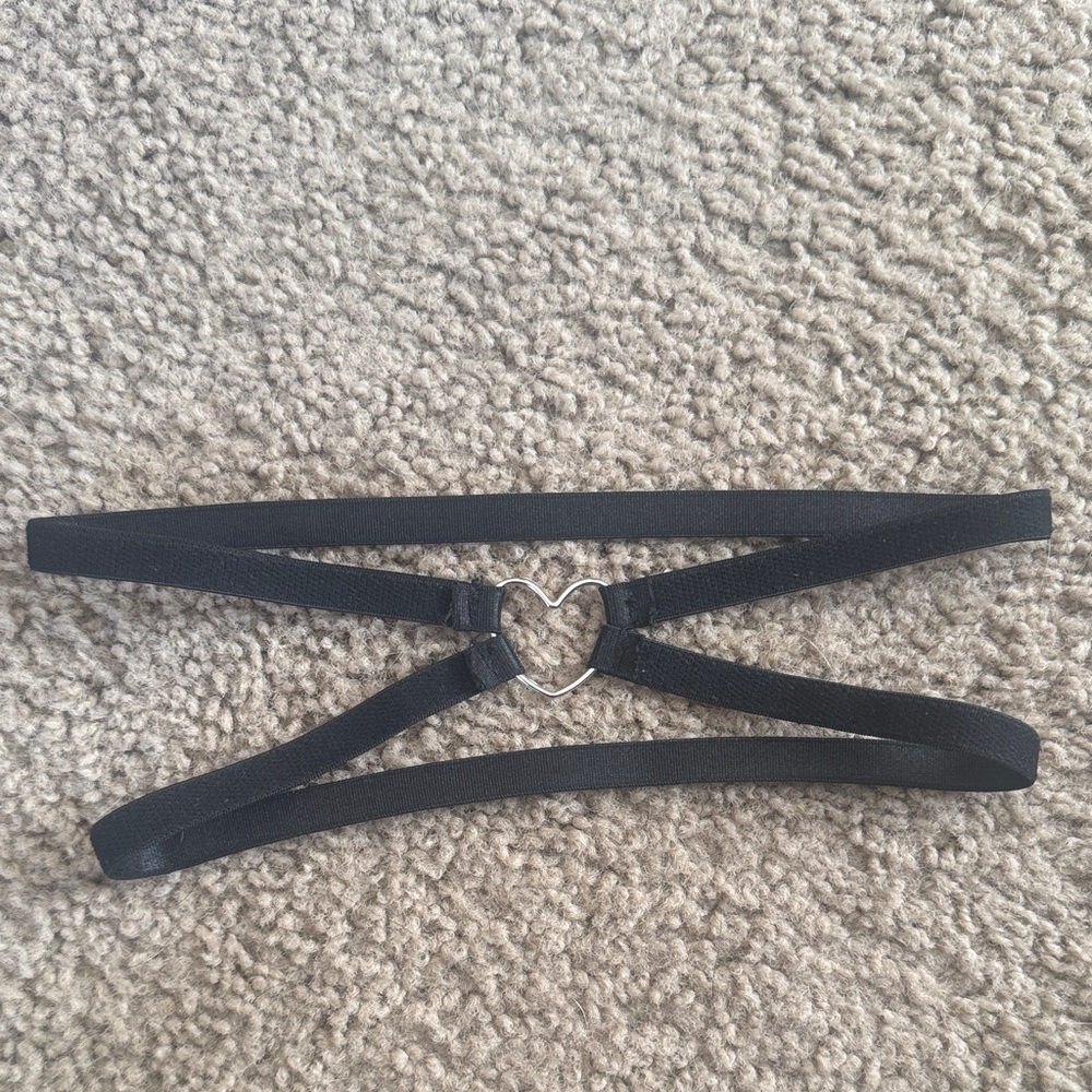 Black Heart-Accent Garter